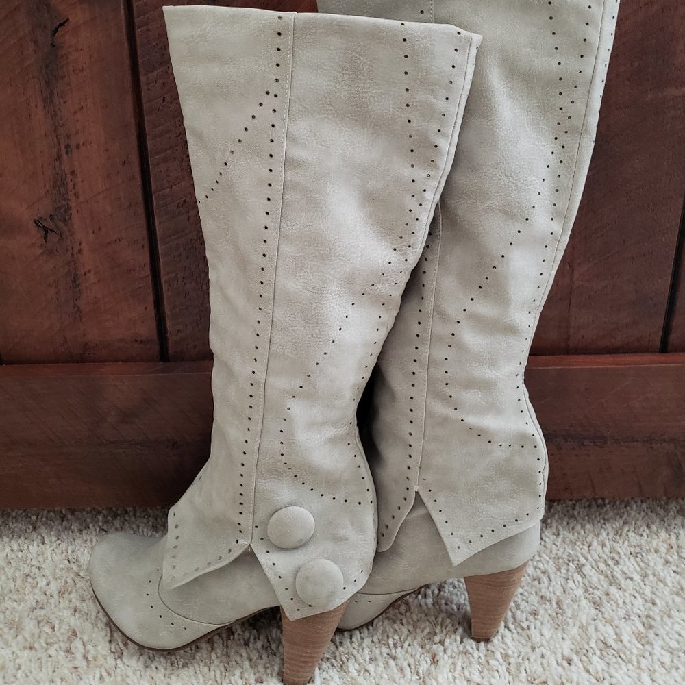 Women's Fashion Size 6 Boots. - Picture 2 of 3